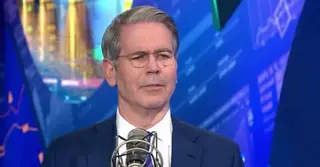 ইরানে ডলার ঘাটতি সৃষ্টির কথা স্বীকার যুক্তরাষ্ট্রের